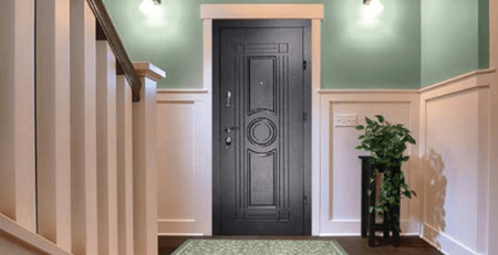 Черна дървена врата